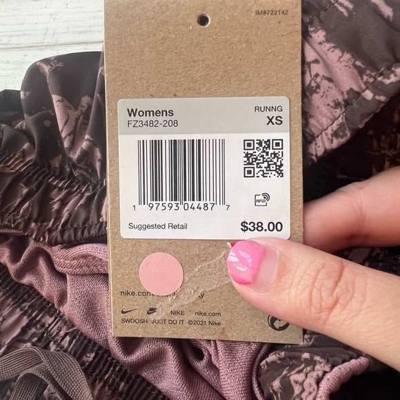 NWT Nike Women’s Dri-Fit Tempo Running Shorts in Brown in size XS - Picture 5 of 5